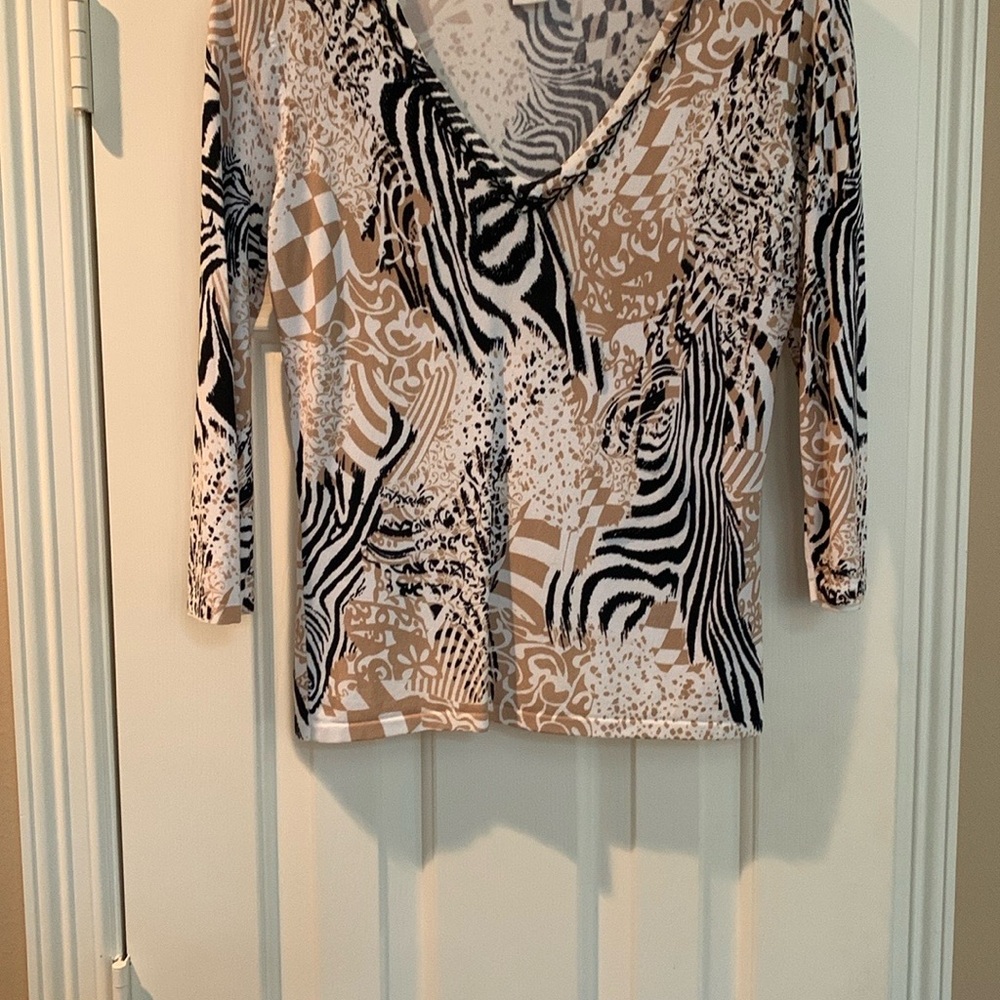 Alberto Makali Tan Fitted Blouse with 3/4 Sleeves - Picture 2 of 4